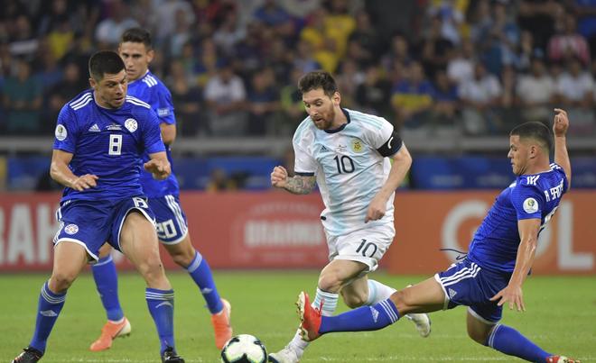 瑞士险胜哥伦比亚,阿奎罗送出助攻 瑞士险胜哥伦比亚,阿奎罗送出助攻