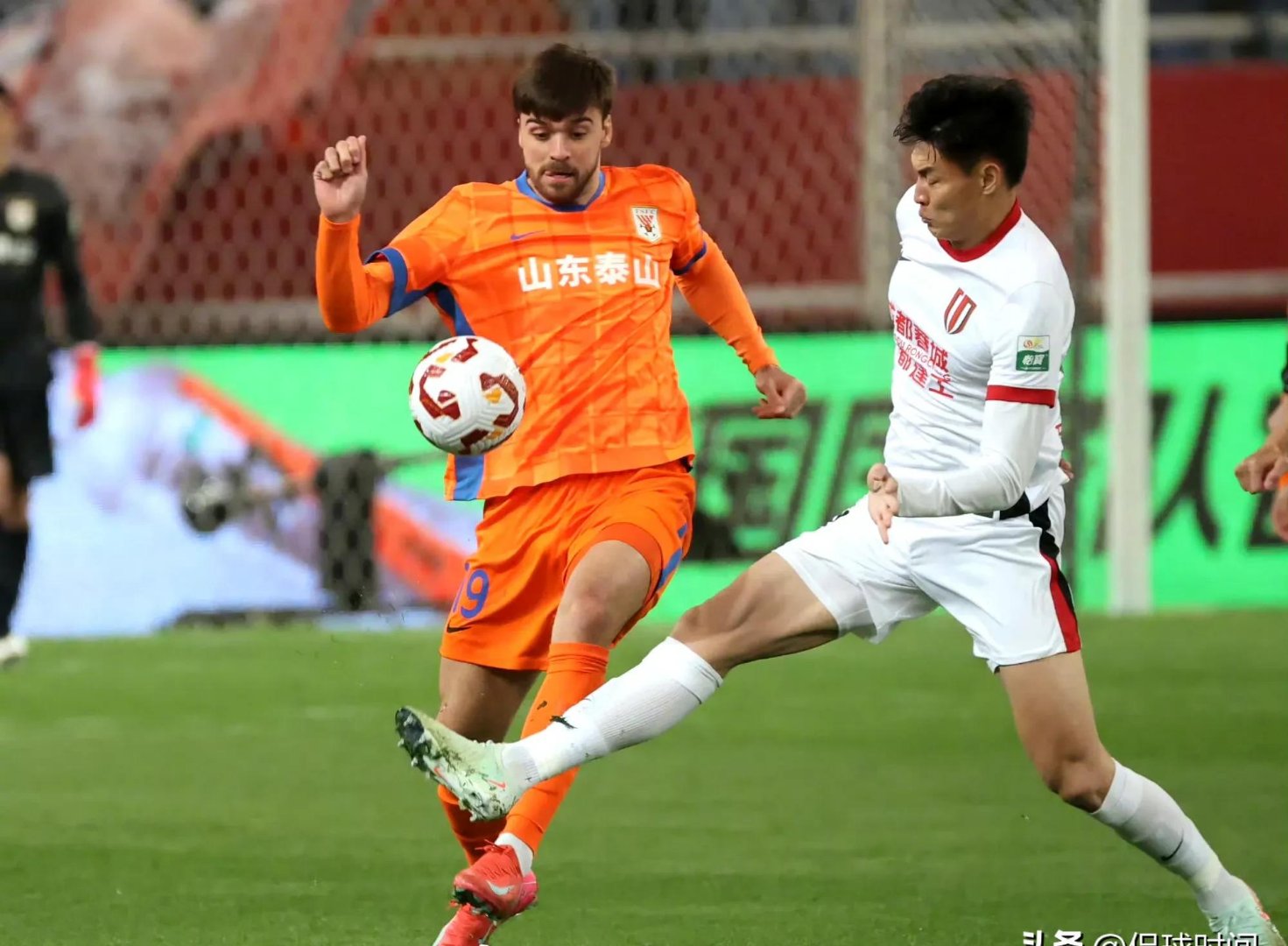 DB电竞竞猜入口-关于山东泰山主场大胜深圳佳兆业，追赶积分榜前列的信息