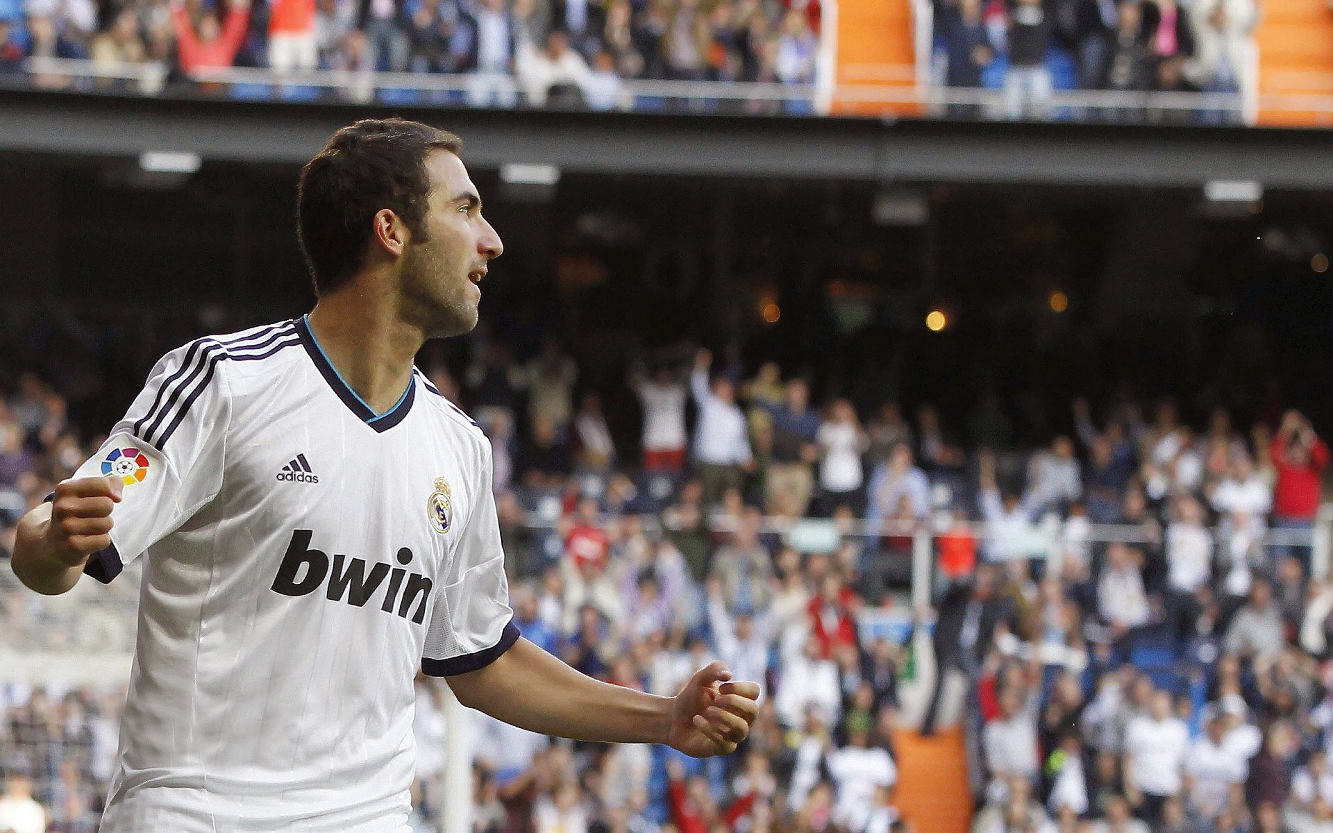 戈麦斯，大场面先生与一场不存在的对决—当芬兰遇见玻利维亚的足球幻境