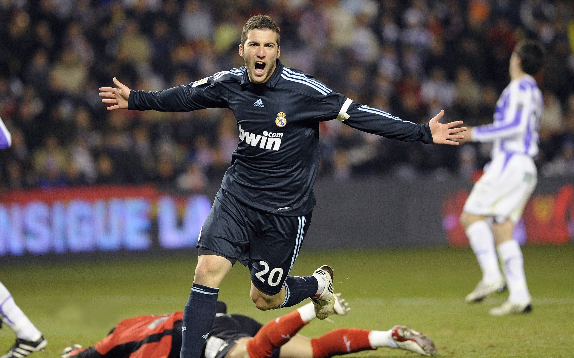 当永恒之城见证绝杀，罗马的惊魂夜与梅西的魔法时刻